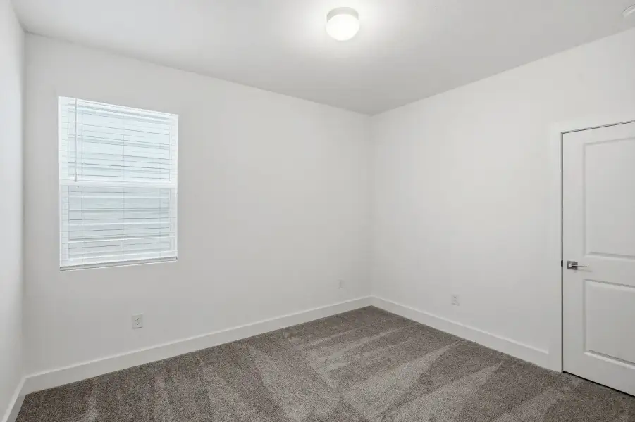 Spacious, unfurnished interior of a new home in Rose Hill, San Antonio (Image 36).