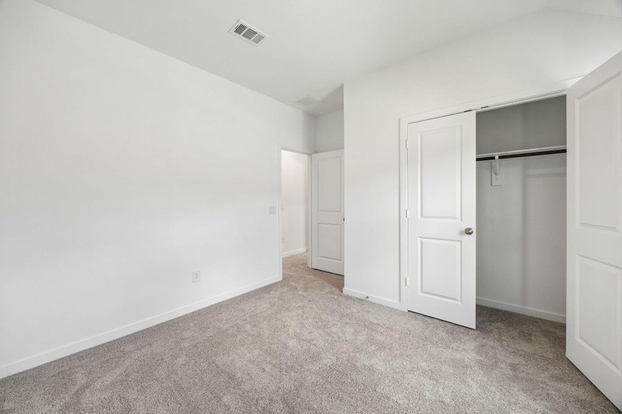 Spacious, unfurnished interior of a new home in Mavera, Conroe (Image 32).