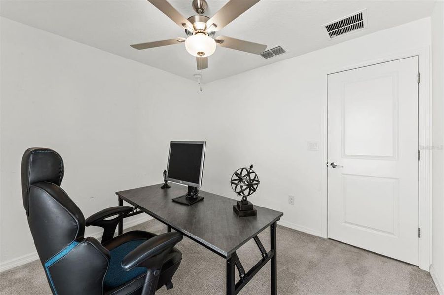 Furnished interior view inside a new home in Abbott Square: The Executives, Zephyrhills (Image 15).