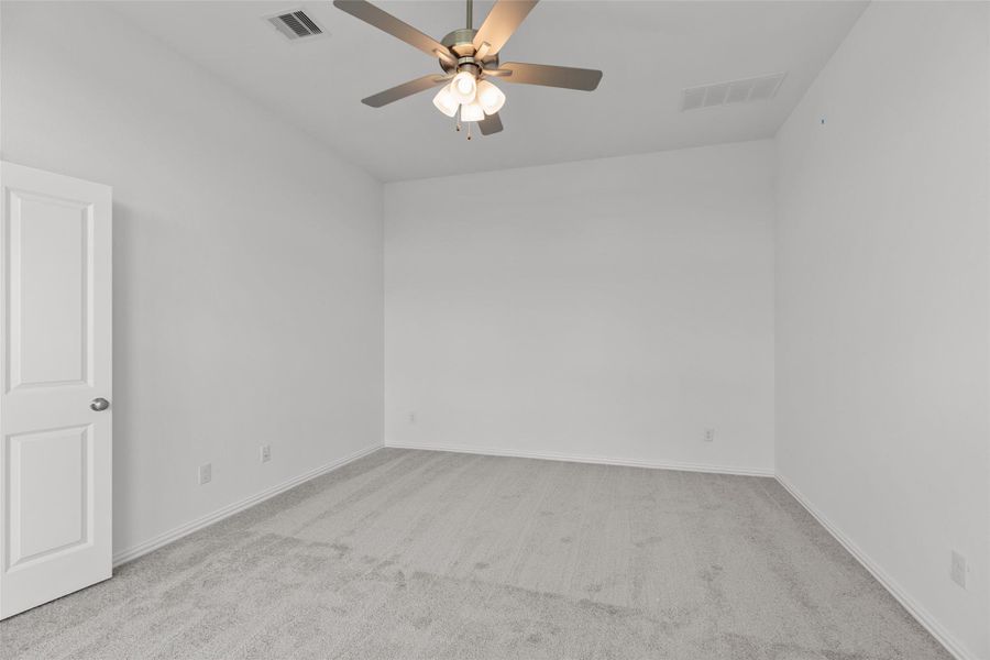 Spacious, unfurnished interior of a new home in Oakwood Estates, Waller (Image 12).