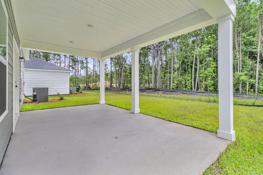 Exterior details and patio area of a home in Tea Farm, Ravenel (Image 4).
