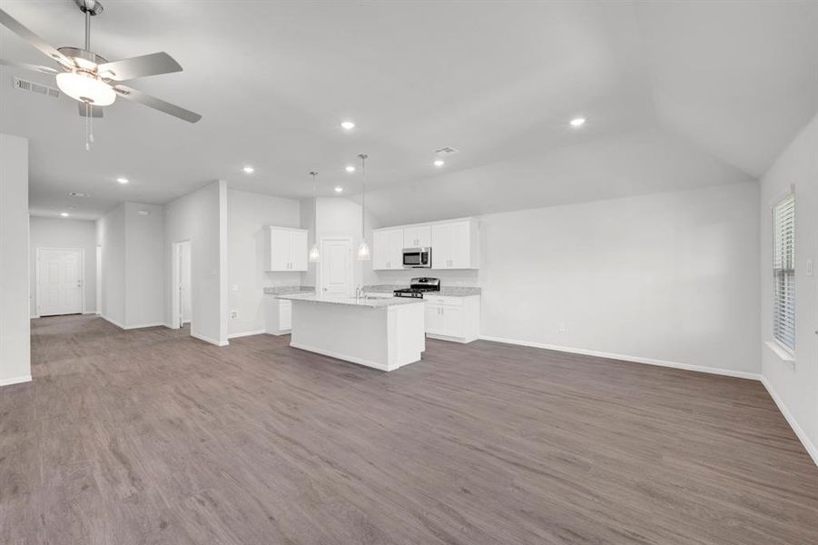 Spacious, unfurnished interior of a new home in ValleyBrooke, Mesquite (Image 30).