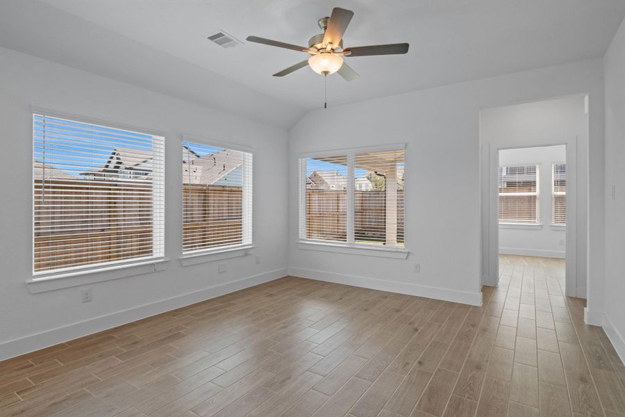Spacious, unfurnished interior of a new home in Meridiana, Iowa Colony (Image 11).