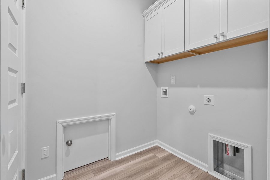 Spacious, unfurnished interior of a new home in Fieldstone, Lexington (Image 31).