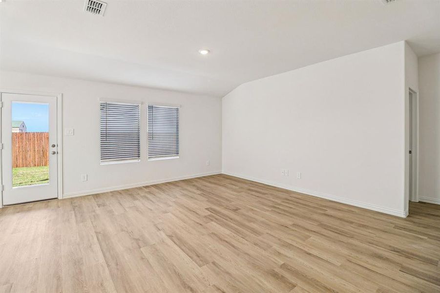 Spacious, unfurnished interior of a new home in River Ridge, Crandall (Image 17).