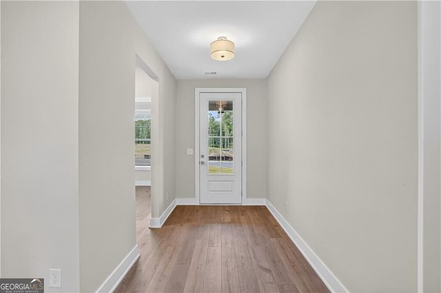 Spacious, unfurnished interior of a new home in The Fairways at Mirror Lake, Villa Rica (Image 18).