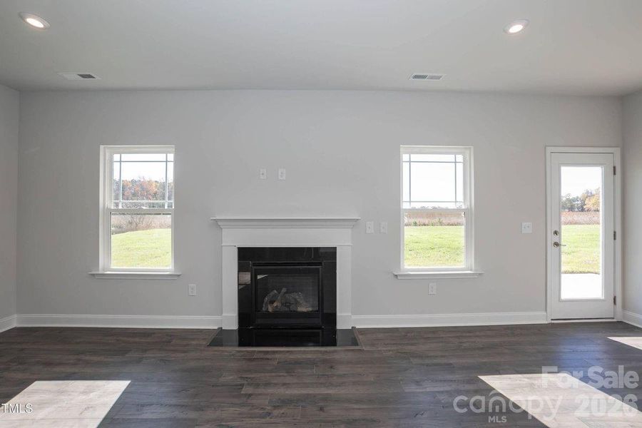 Spacious, unfurnished interior of a new home in Cardiff Glyn, Catawba (Image 21).