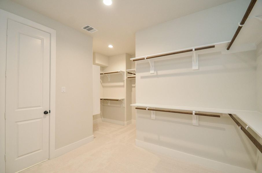 Spacious, unfurnished interior of a new home in Mostyn Manor Reserve, Magnolia (Image 13).