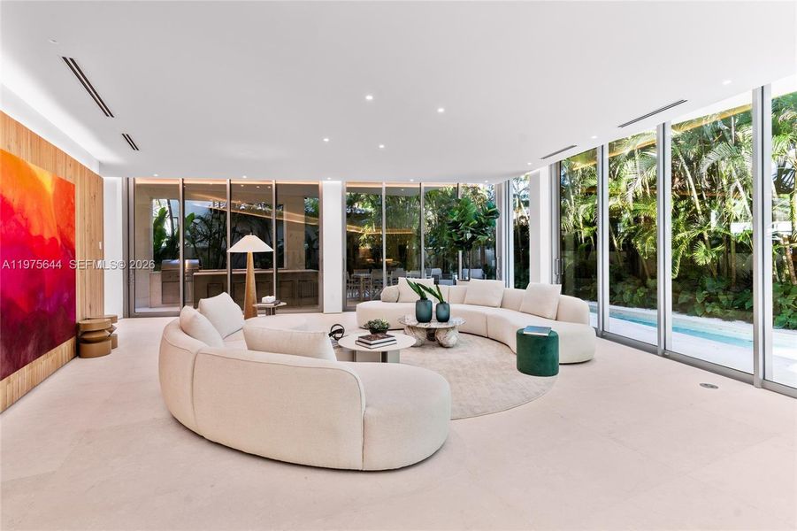 Community amenities in , Miami (Image 52).