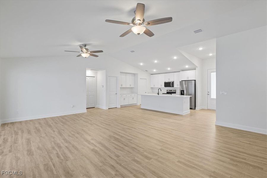 Spacious, unfurnished interior of a new home in Cape Coral, Cape Coral (Image 16).