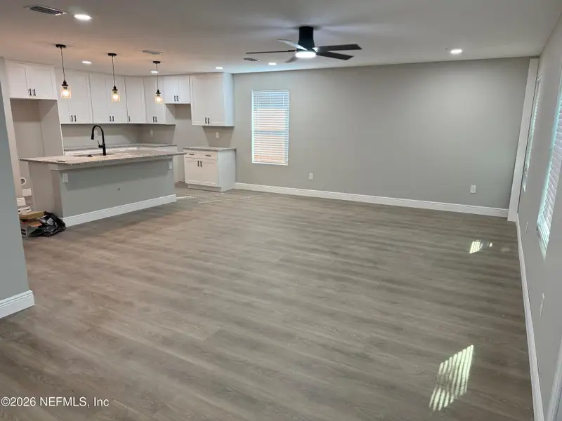 Spacious, unfurnished interior of a new home in , Jacksonville (Image 6).