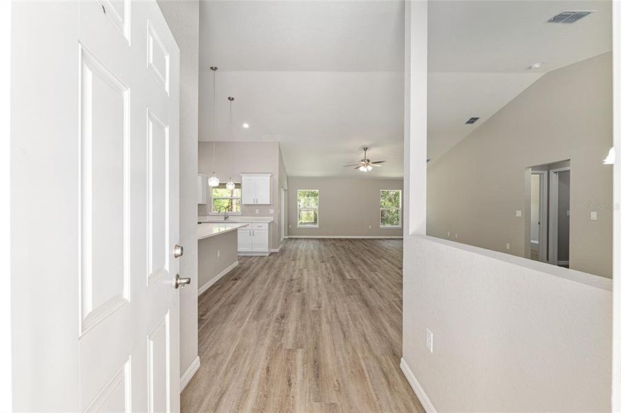 Spacious, unfurnished interior of a new home in , Dunnellon (Image 19).