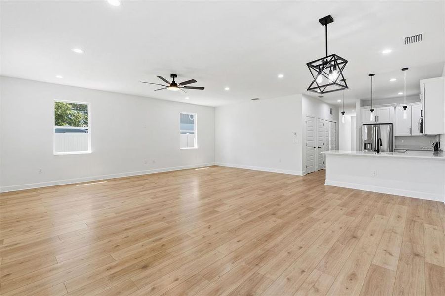 Spacious, unfurnished interior of a new home in , Tampa (Image 15).