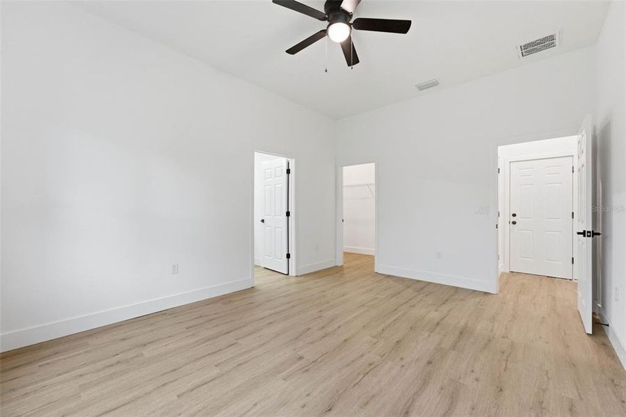 Spacious, unfurnished interior of a new home in , Ocklawaha (Image 27).