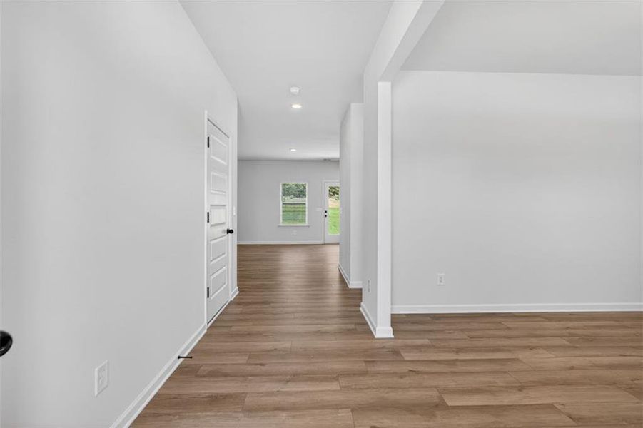 Spacious, unfurnished interior of a new home in Oakmont, Dallas (Image 32).