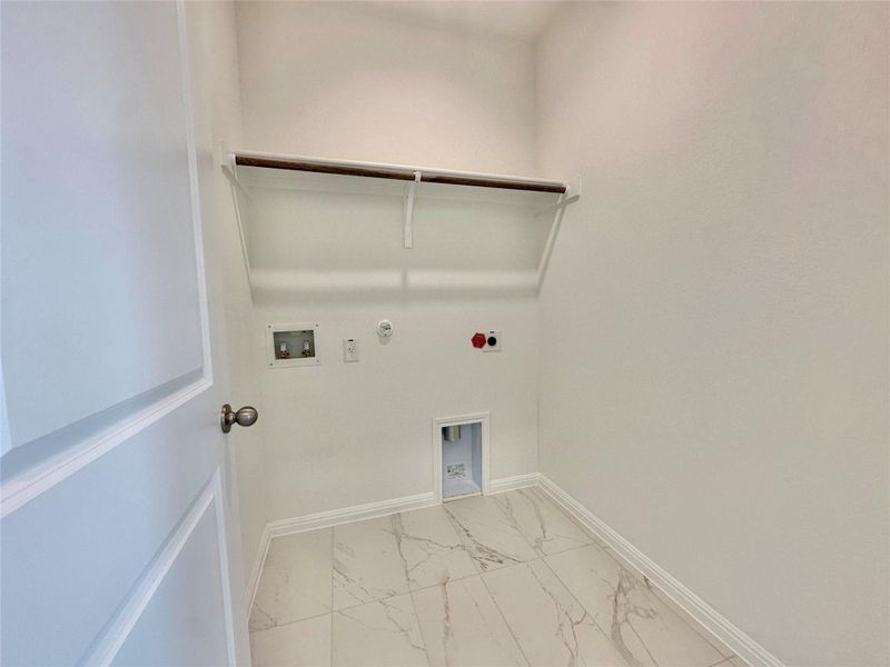 Spacious, unfurnished interior of a new home in Porter Country, Buda (Image 13).