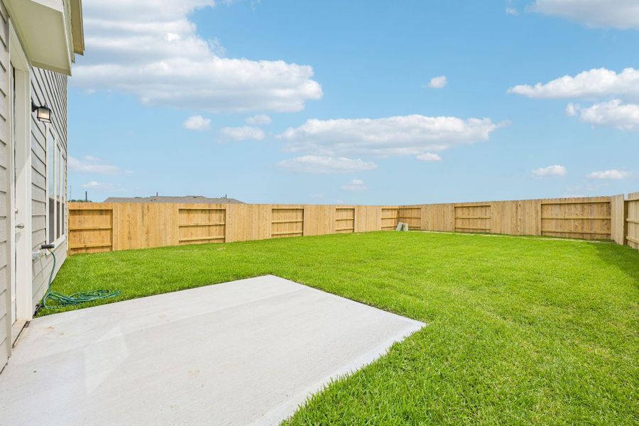 Step outside to a generous patio slab that is perfect for outdoor entertaining! Ideal for patio furniture, a BBQ pit, and so much more—the possibilities are endless! Step outside to a generous patio slab that is perfect for outdoor entertaining! Ideal for patio furniture, a BBQ pit, and so much more—the possibilities are endless!