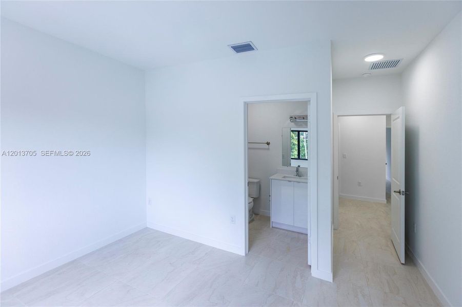 Spacious, unfurnished interior of a new home in , Miami (Image 11).