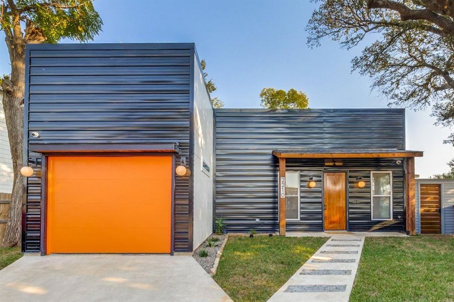 Modern home featuring a front yard