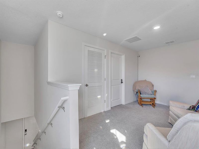 Spacious, unfurnished interior of a new home in Evergreen, Bradenton (Image 16).