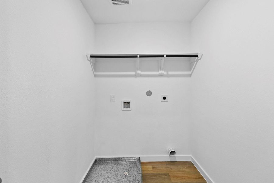 Spacious, unfurnished interior of a new home in Grand West, Houston (Image 17).