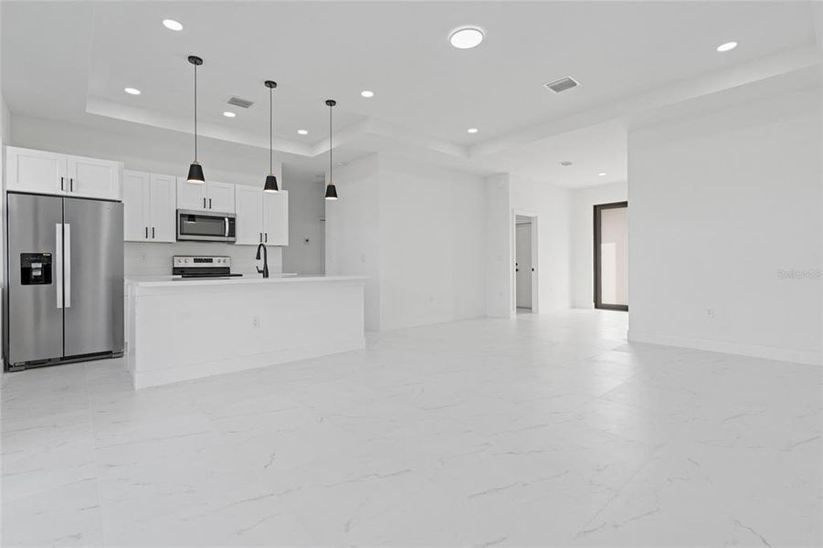 Spacious, unfurnished interior of a new home in , Lehigh Acres (Image 17).