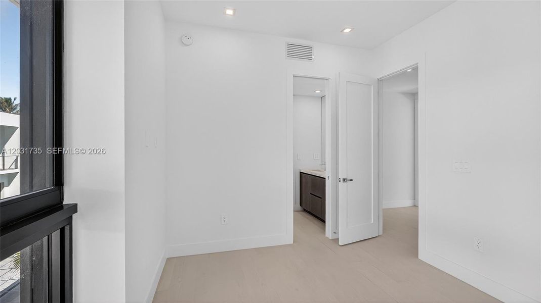 Spacious, unfurnished interior of a new home in , Dania Beach (Image 41).