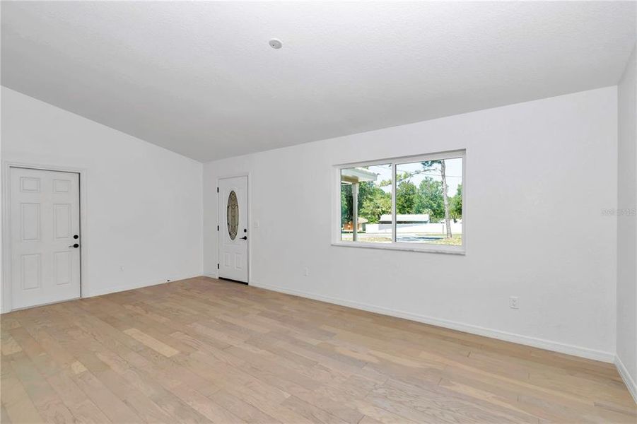 Spacious, unfurnished interior of a new home in , Dunnellon (Image 20).