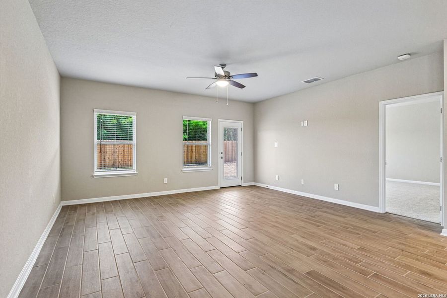 Spacious, unfurnished interior of a new home in Royal Crest, San Antonio (Image 32).
