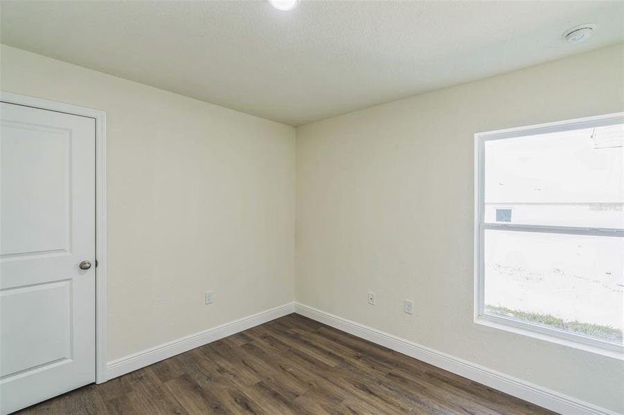 Spacious, unfurnished interior of a new home in , Ocala (Image 5).