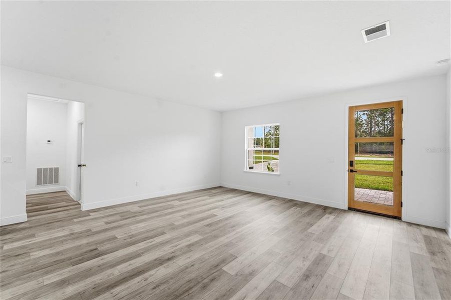 Spacious, unfurnished interior of a new home in , Ocala (Image 15).