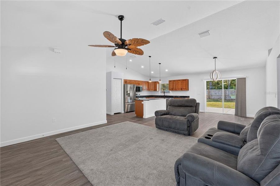 Furnished interior view inside a new home in , Ocklawaha (Image 16).