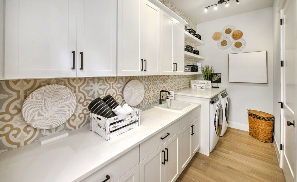 Representative furnished interior of a home built from the Davenport - Elite Series by ICI Homes in Reflections at Seabrook, Nocatee (Image 4).