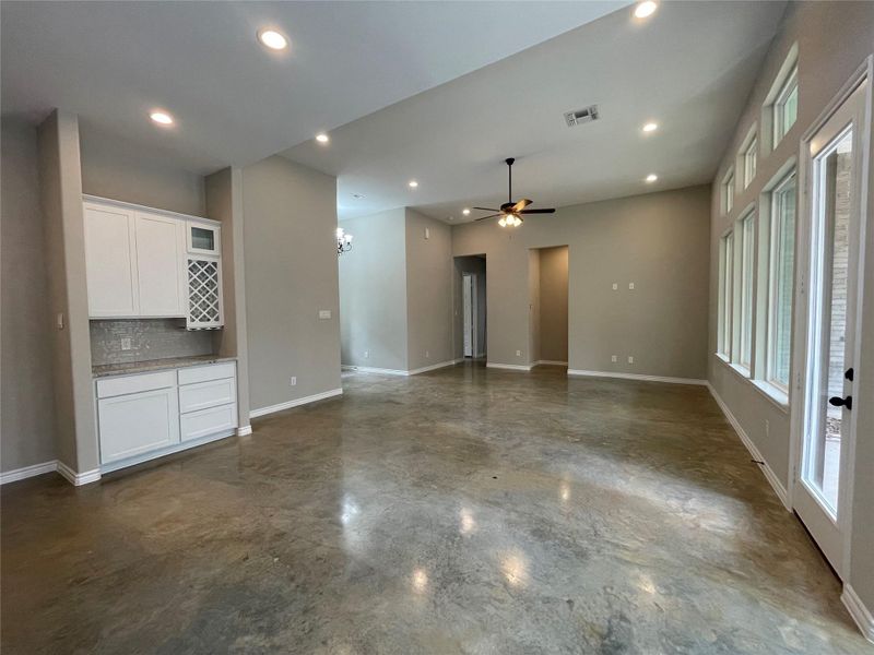 Spacious, unfurnished interior of a new home in , Huntsville (Image 26).