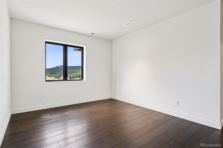 Spacious, unfurnished interior of a new home in , Golden (Image 20).