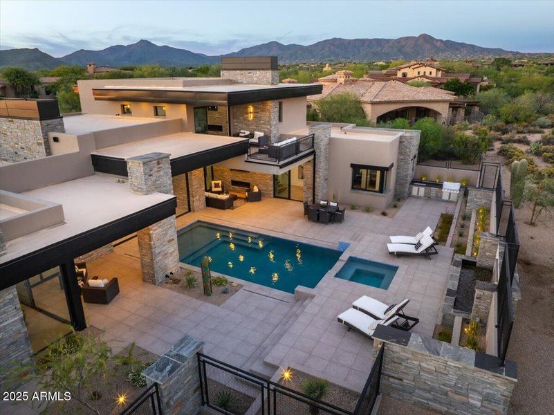 092-Resort Style Living 092-Resort Style Living