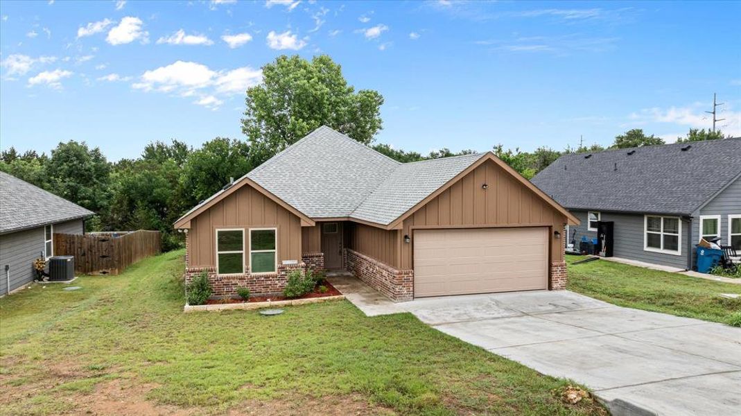 Front exterior of a new home in , Granbury, TX, highlighting curb appeal (Image 19). Front exterior of a new home in , Granbury, TX, highlighting curb appeal (Image 19).