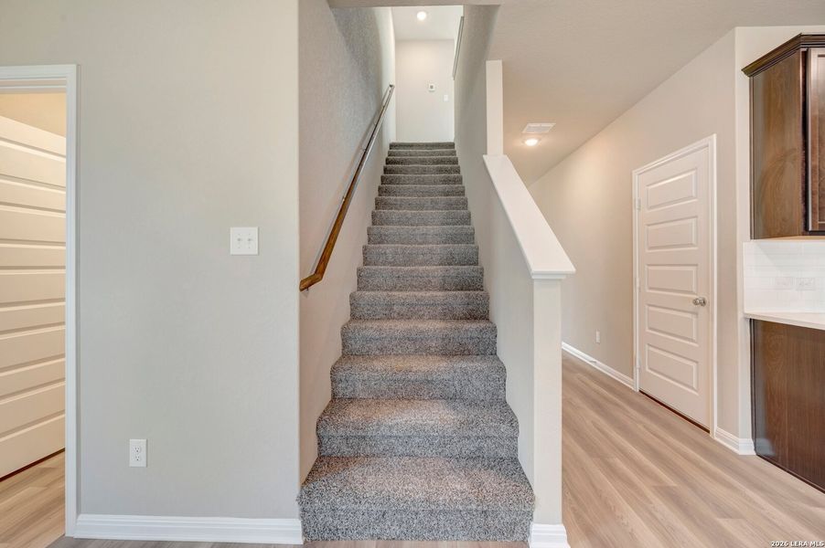 Spacious, unfurnished interior of a new home in Mesquite Ridge, San Antonio (Image 16).