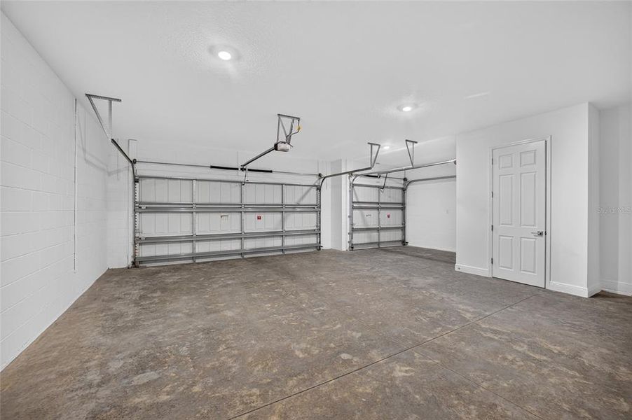 Spacious, unfurnished interior of a new home in , Ocala (Image 41).