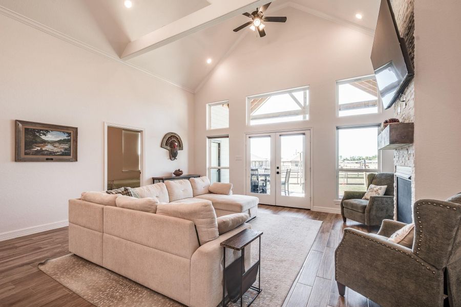 Furnished interior view inside a new home in , Anahuac (Image 33).