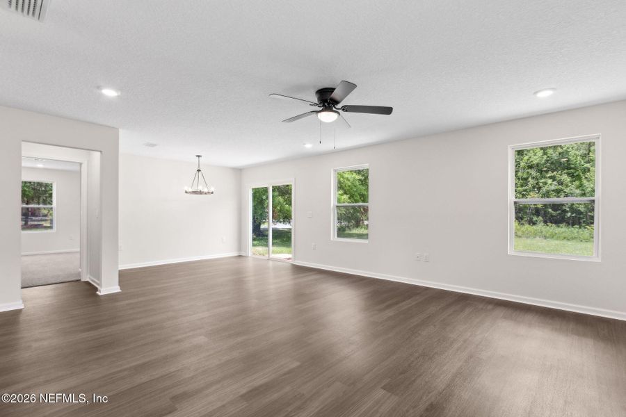 Spacious, unfurnished interior of a new home in , Jacksonville (Image 20).