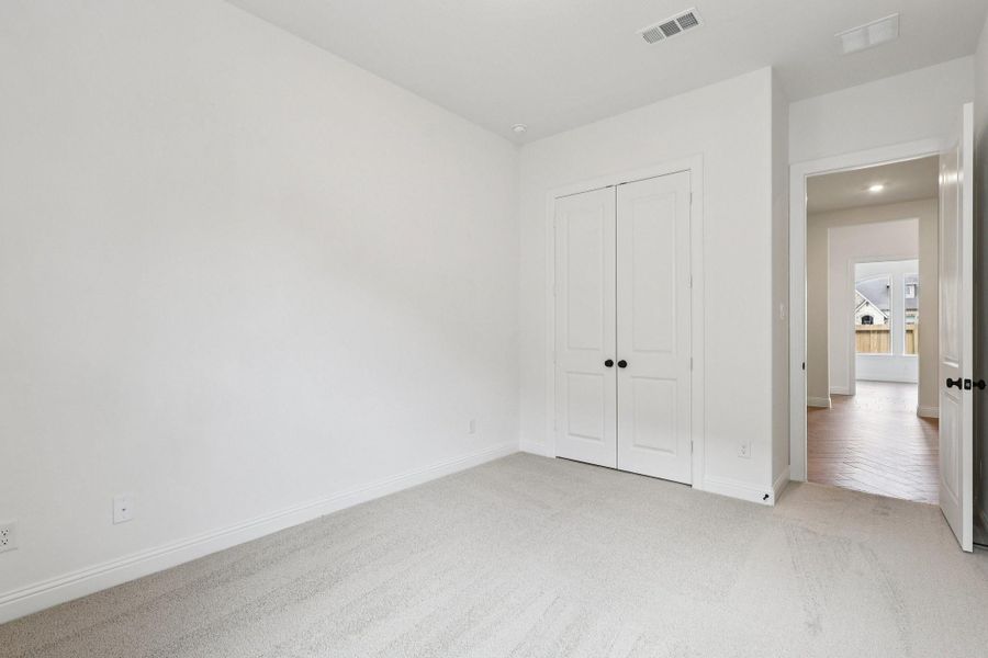 Spacious, unfurnished interior of a new home in Sienna 65', Missouri City (Image 28).