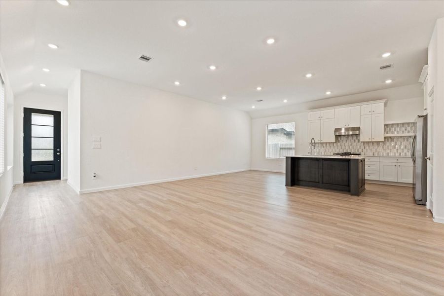 Spacious, unfurnished interior of a new home in , Conroe (Image 32). Spacious, unfurnished interior of a new home in , Conroe (Image 32).