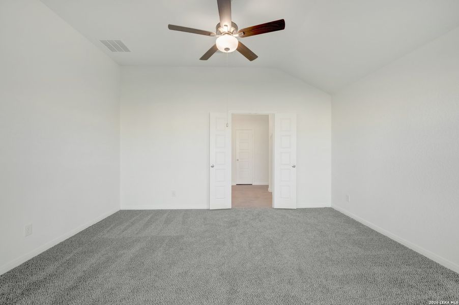 Spacious, unfurnished interior of a new home in Park Place, New Braunfels (Image 36).