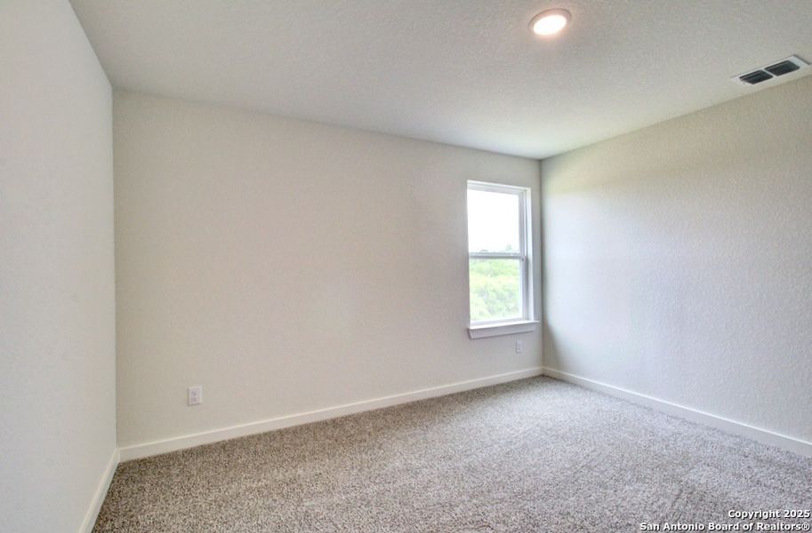 Spacious, unfurnished interior of a new home in Cloud Country, New Braunfels (Image 29).