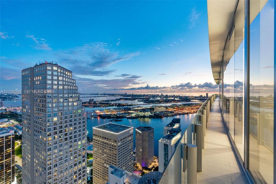 Condo located in Miami, FL showcasing its design and architecture (Image 22).