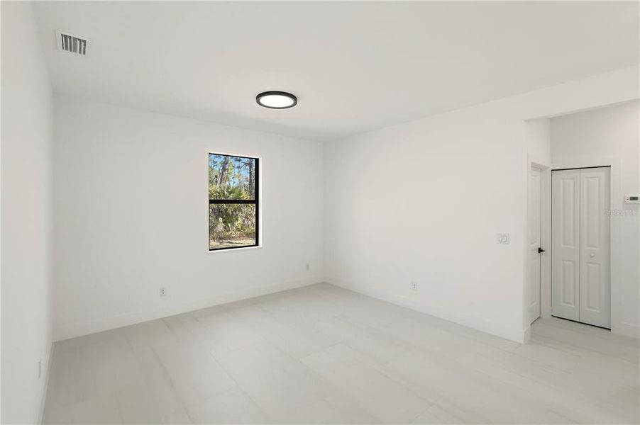 Spacious, unfurnished interior of a new home in , North Port (Image 15).