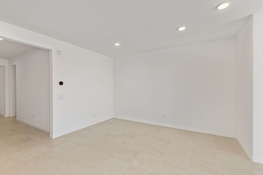 Spacious, unfurnished interior of a new home in Tierra Vistoso, Surprise (Image 6).