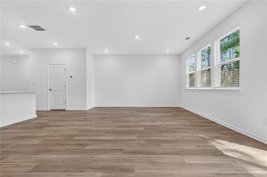 Spacious, unfurnished interior of a new home in , Lawrenceville (Image 14).