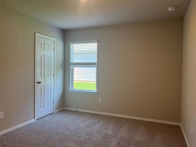 Spacious, unfurnished interior of a new home in Park Meadows, Lorena (Image 10).